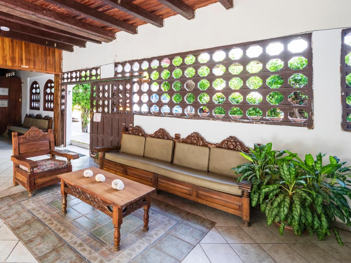 Oyo Hotel Sands Barra de Navidad Ngoại thất bức ảnh