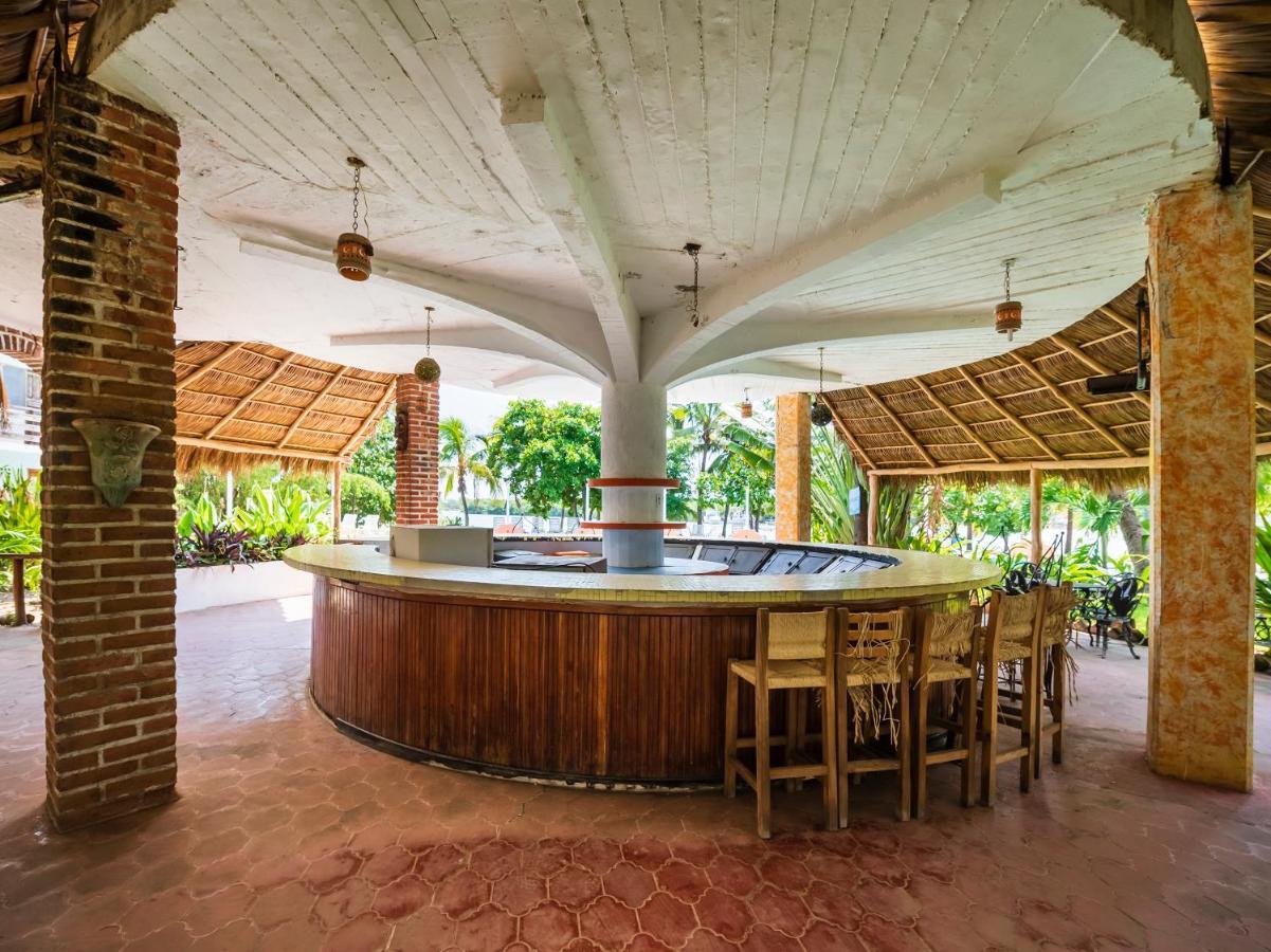 Oyo Hotel Sands Barra de Navidad Ngoại thất bức ảnh