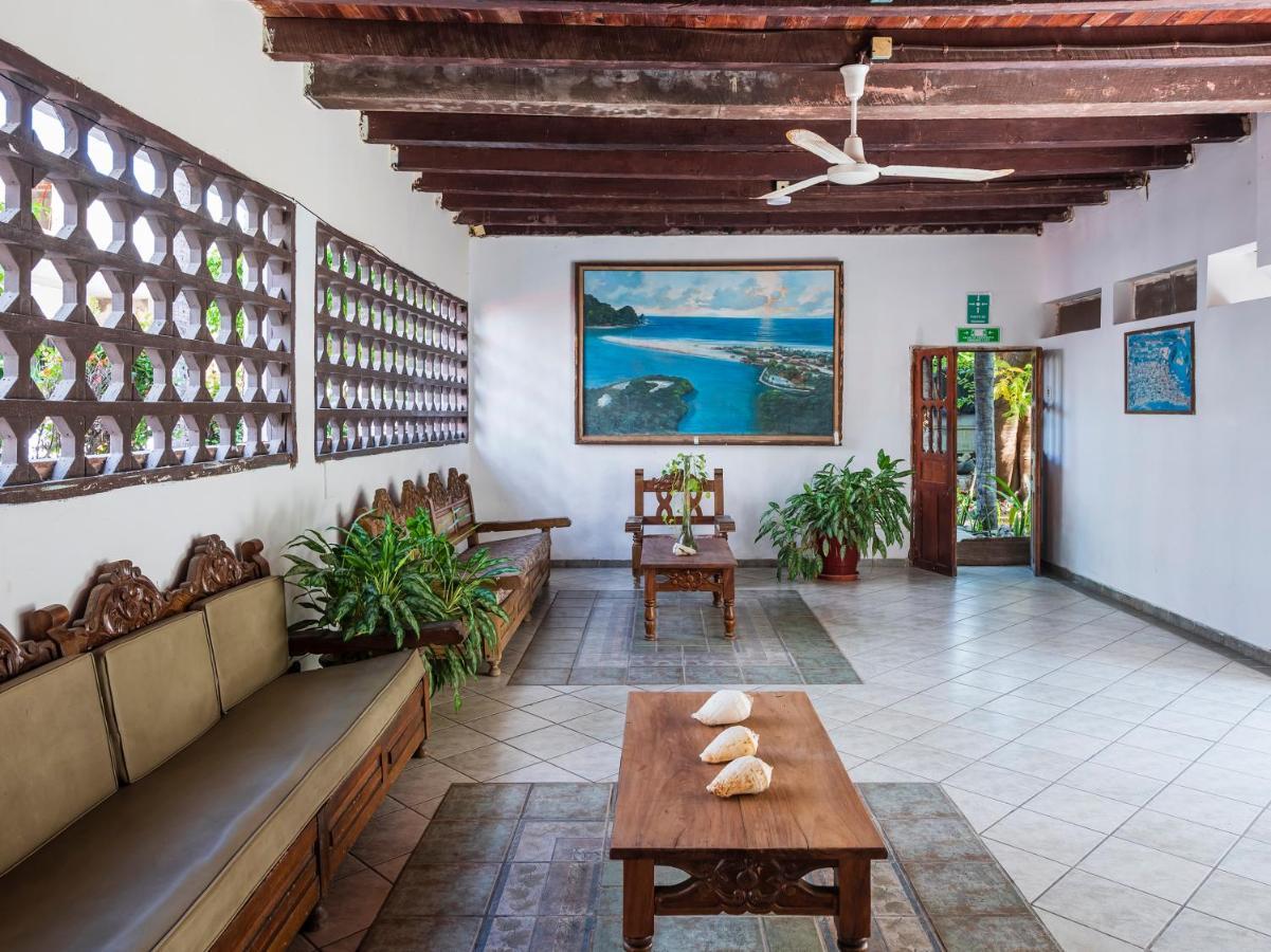 Oyo Hotel Sands Barra de Navidad Ngoại thất bức ảnh