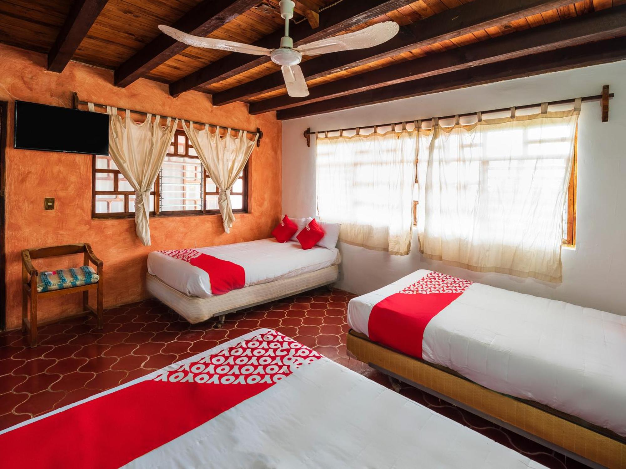 Oyo Hotel Sands Barra de Navidad Ngoại thất bức ảnh