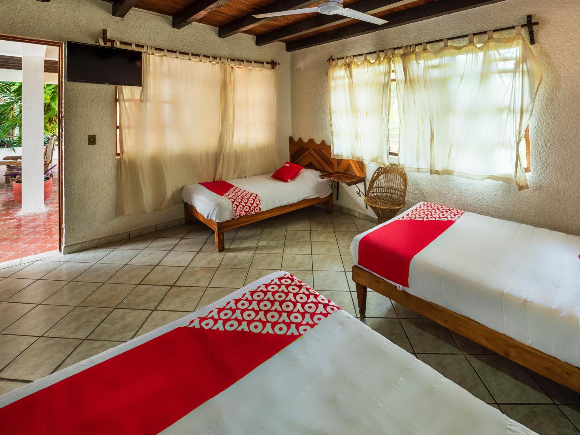 Oyo Hotel Sands Barra de Navidad Ngoại thất bức ảnh